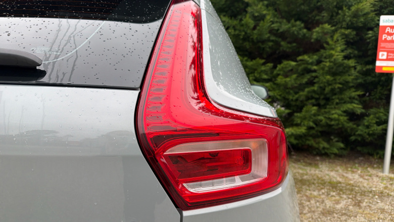 Volvo XC40 2.0 B4P Plus Dark 5dr Auto Petrol Estate